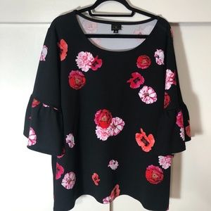Like new Worthington floral bell-sleeve blouse